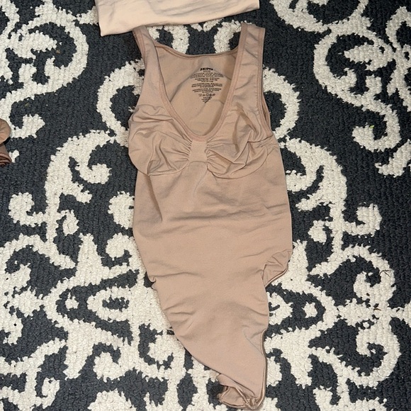 SKIMS SEAMLESS SCULPT SCOOP NECK THONG BODYSUIT MICA SMALL - Picture 7 of 9